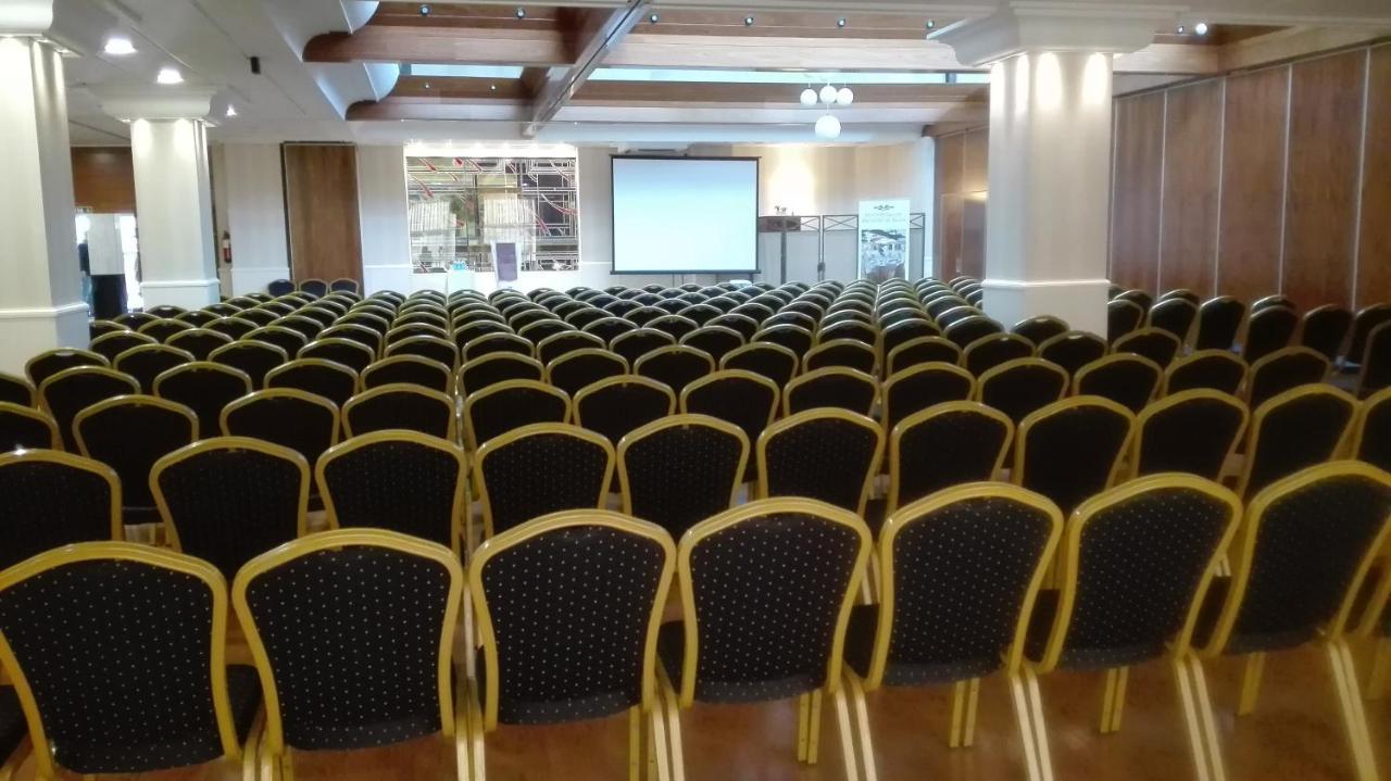 Hotel Fc Infantas De León Zewnętrze zdjęcie