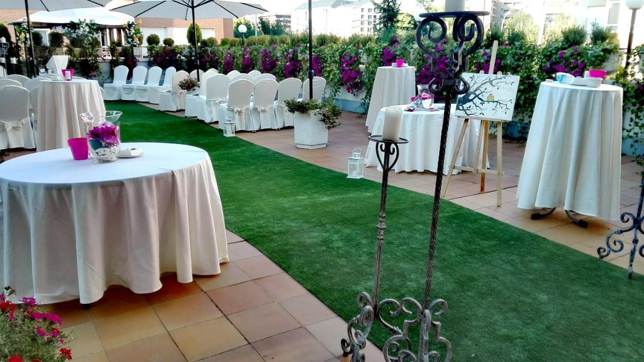 Hotel Fc Infantas De León Zewnętrze zdjęcie