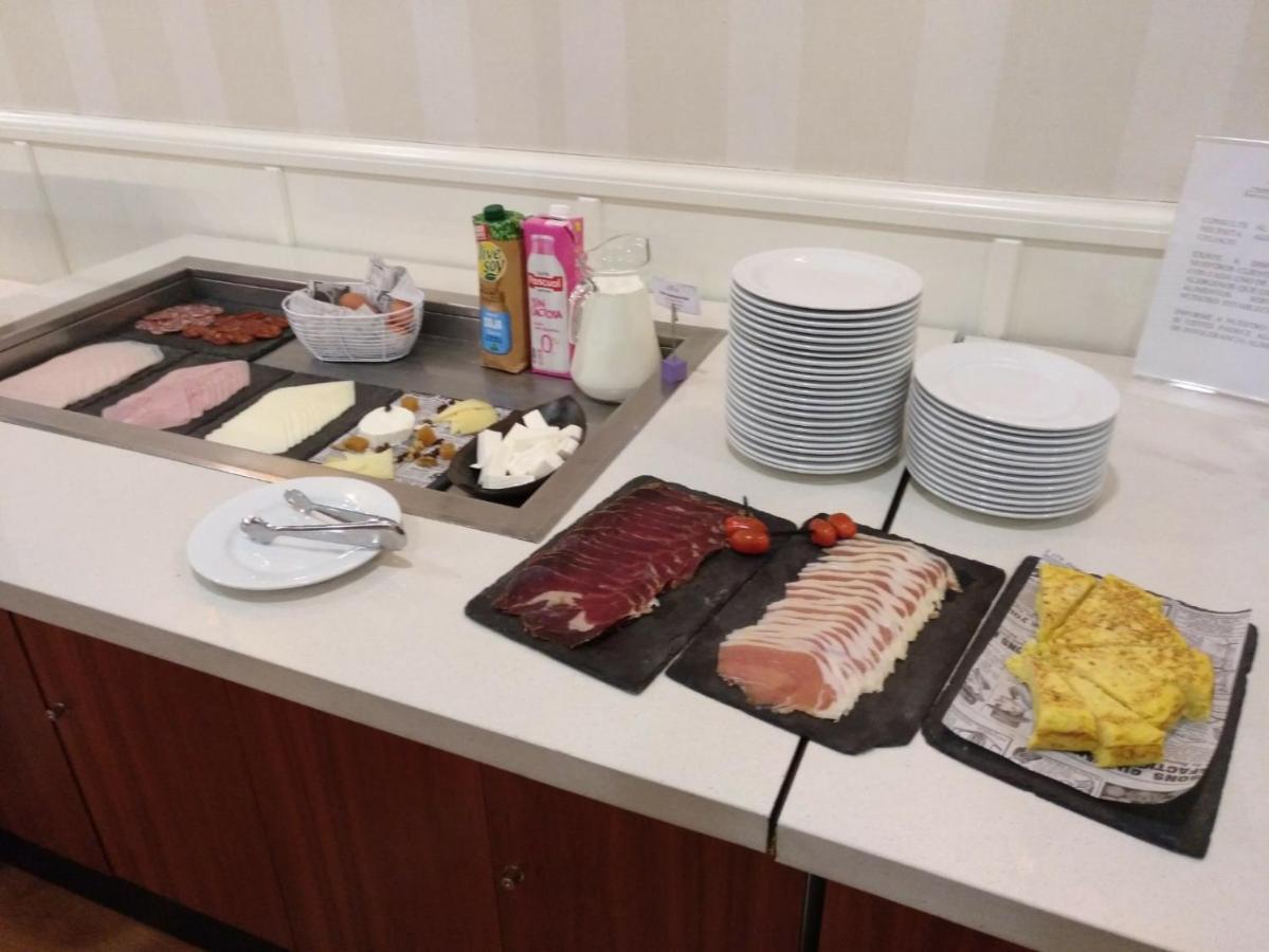 Hotel Fc Infantas De León Zewnętrze zdjęcie