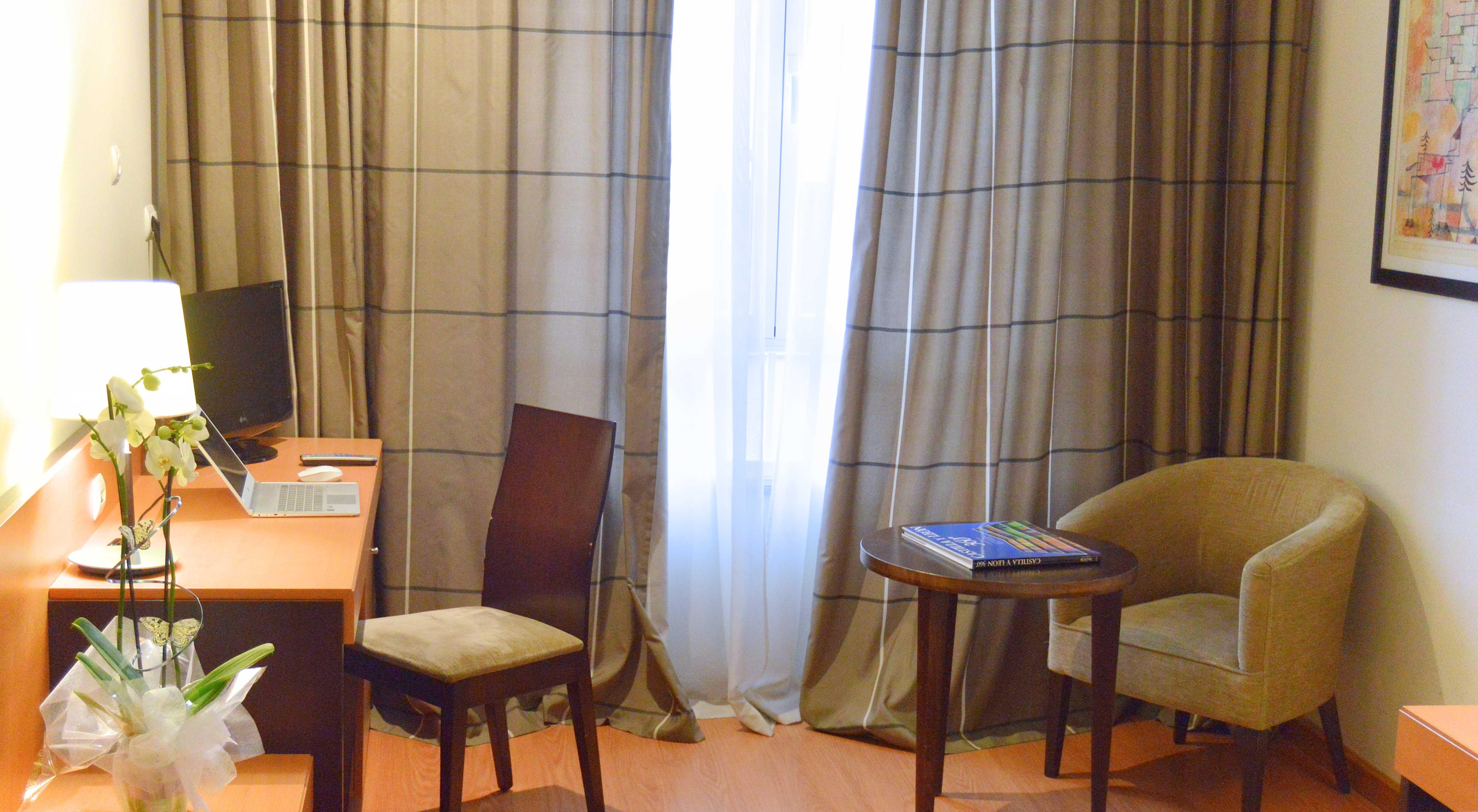 Hotel Fc Infantas De León Zewnętrze zdjęcie