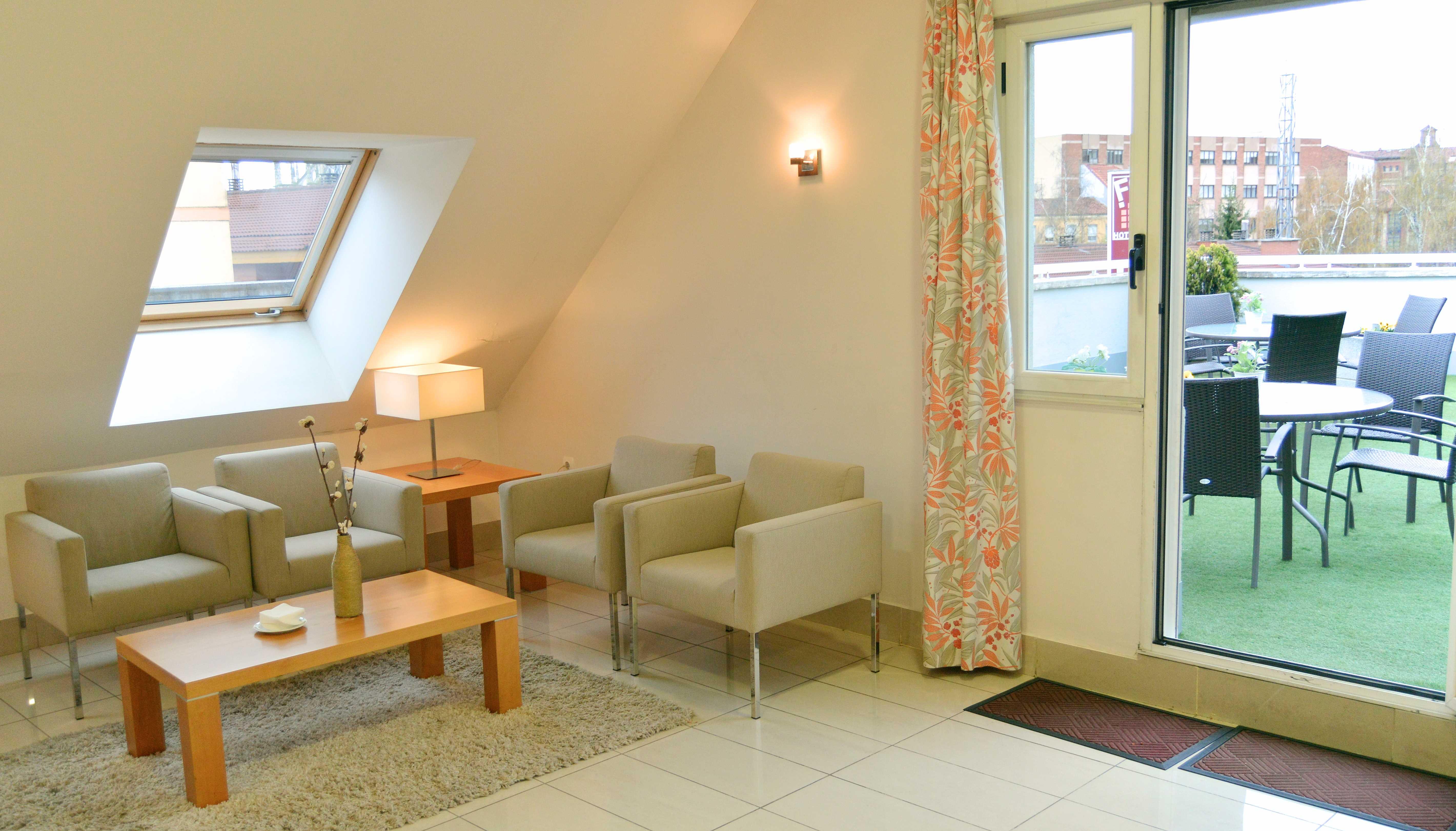 Hotel Fc Infantas De León Zewnętrze zdjęcie