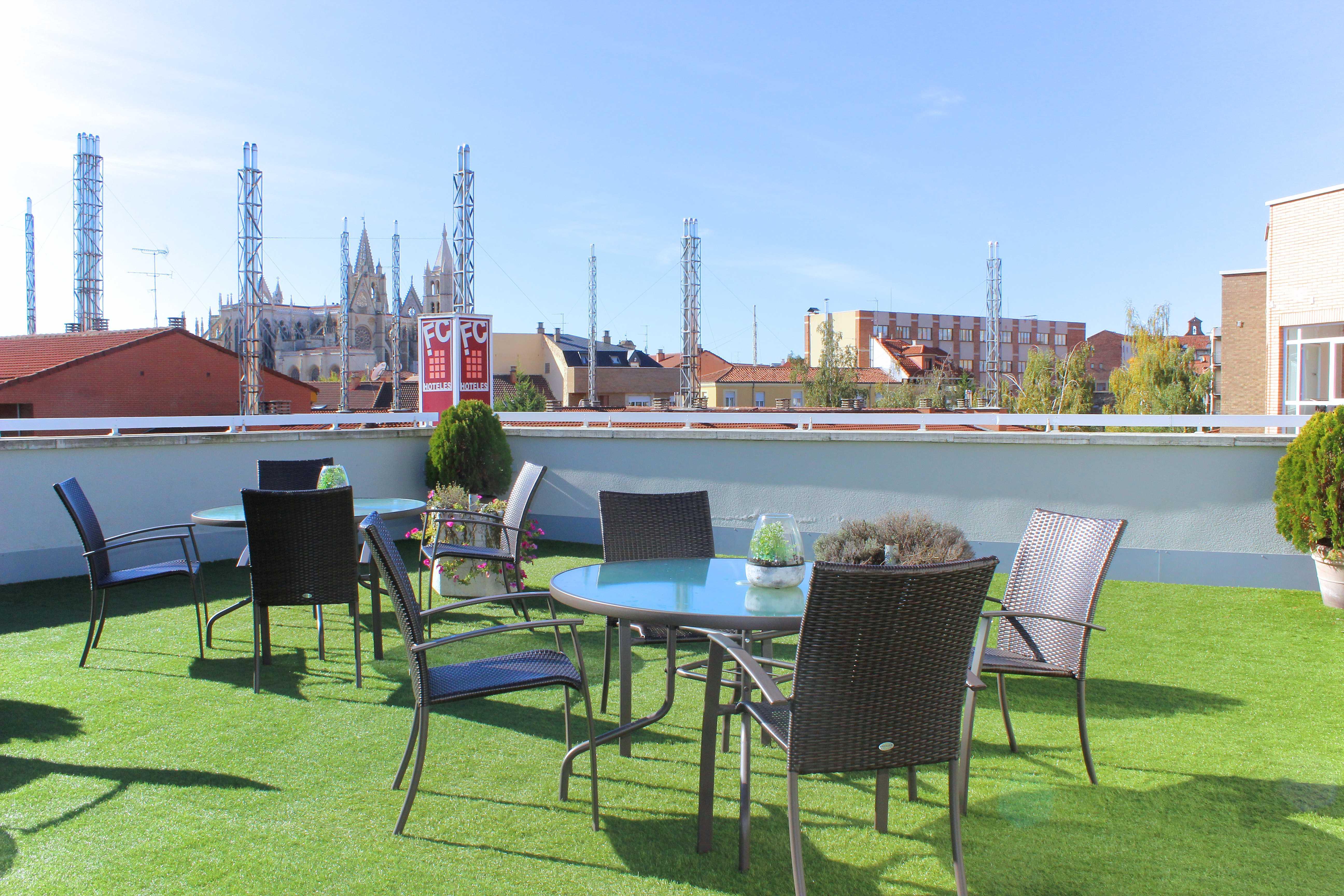 Hotel Fc Infantas De León Zewnętrze zdjęcie